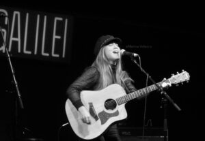 julia-medina-colores-contra-la-violencia