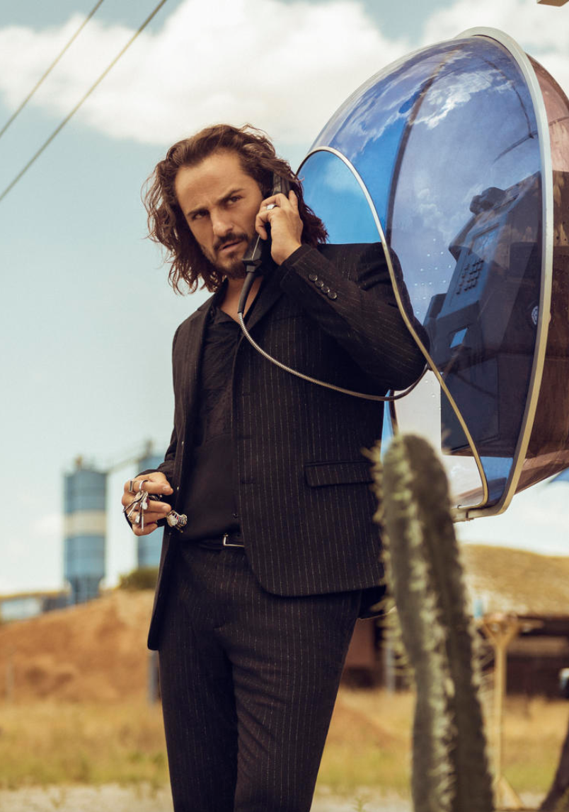 Asier Etxeandía en Sky Rojo