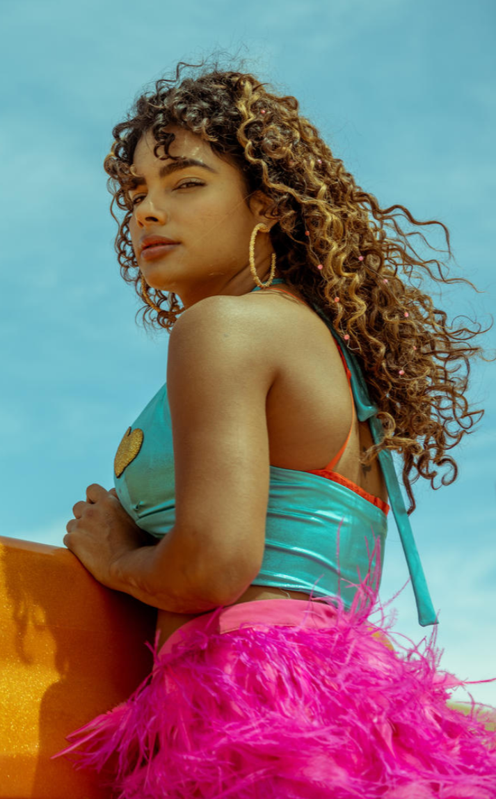 Yany Prado en Sky Rojo