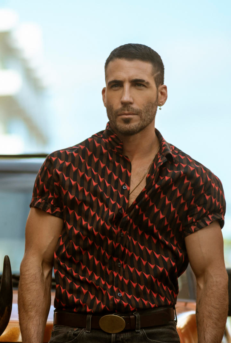 Miguel Ángel Silvestre en Sky Rojo