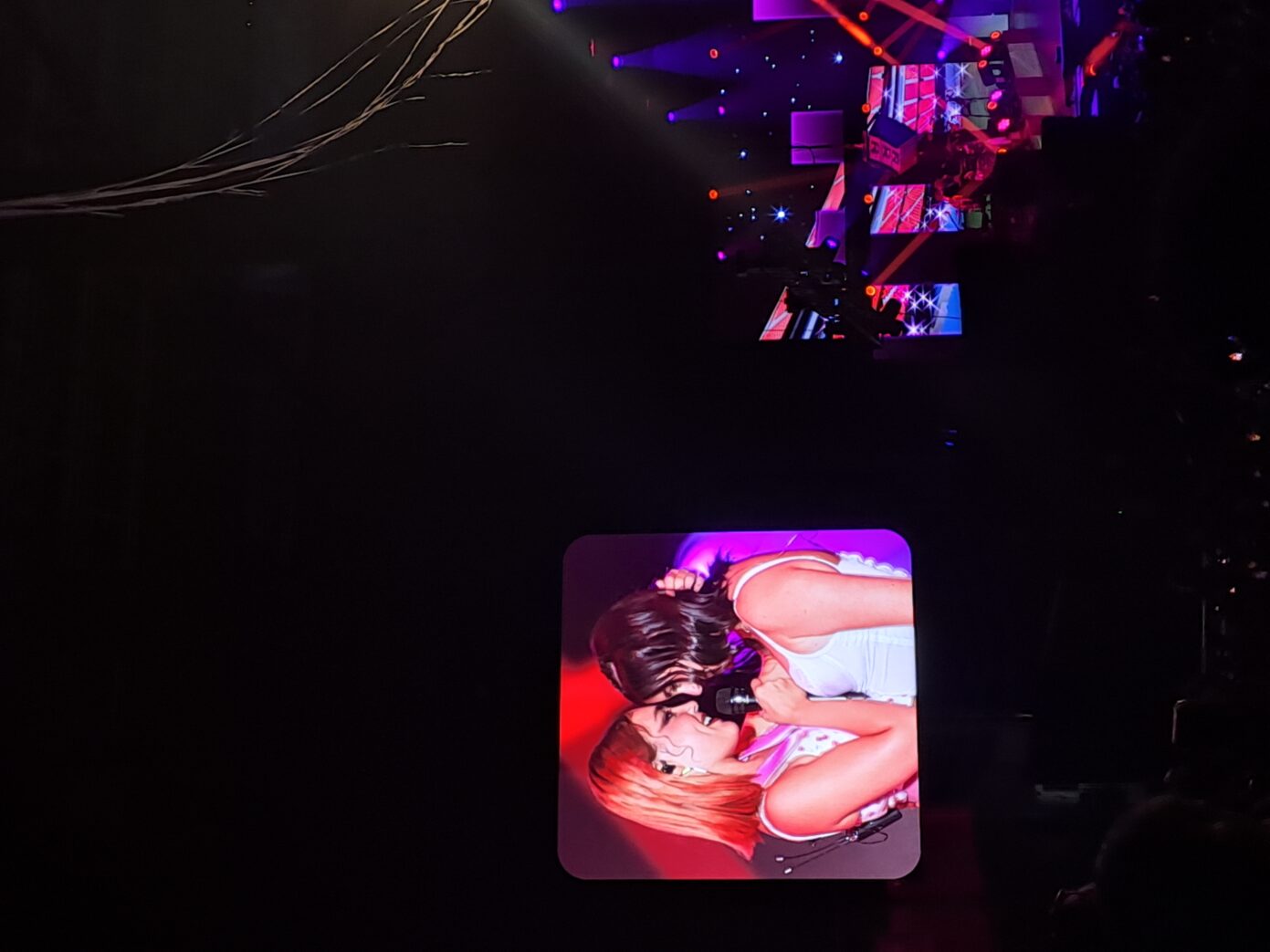 Un momento de la actuación de 'I Kissed a Girl', de Violeta y Chiara