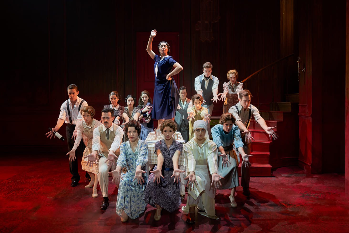 Imagen del número musical de Candelaria en 'El tiempo entre costuras' (Beon Entertainment)