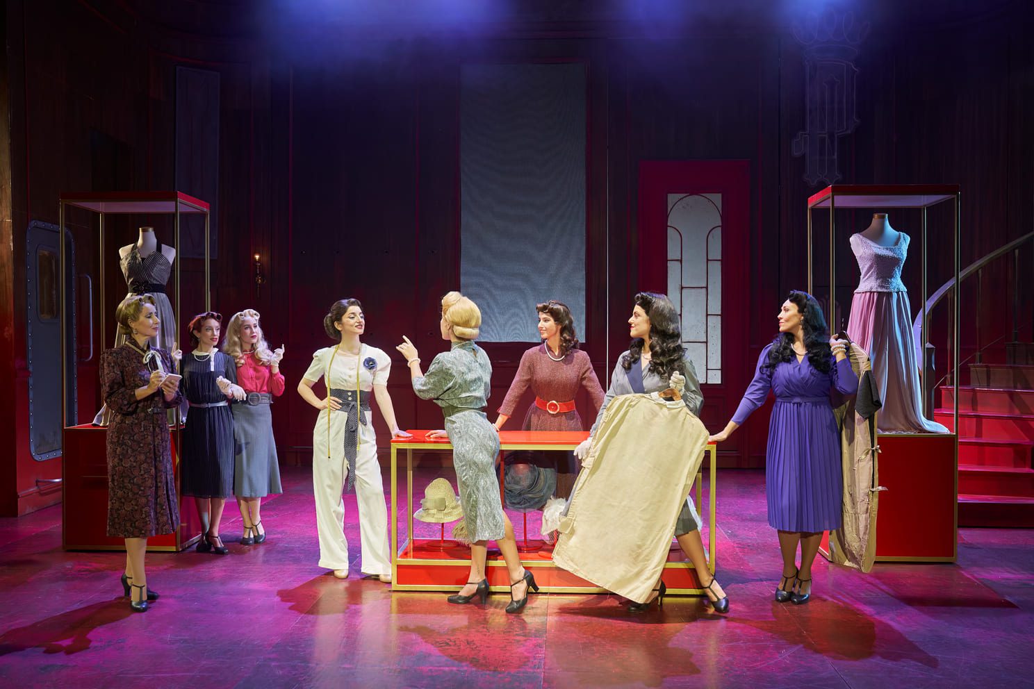 Otro momento de la función de 'El tiempo entre costuras' (Beon Entertainment)