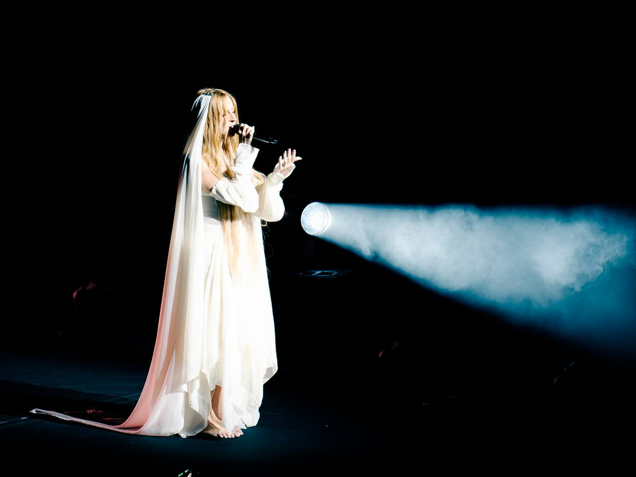 Un momento del concierto de Belén Aguilera en Madrid. (Facebook/Movistar Arena España)