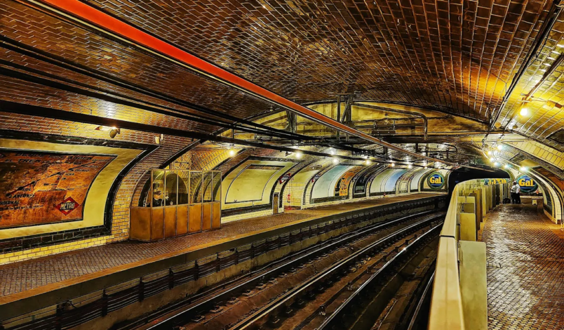 Andén histórico de la estación fantasma de Chamberí, en Madrid, cerrado al público durante décadas y hoy convertido en espacio museístico
